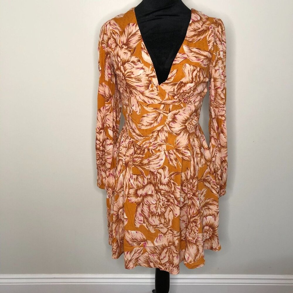 Band‎ Of The Free Womens Dress Size Small Gold Floral V-neck Smocked Mini NWT